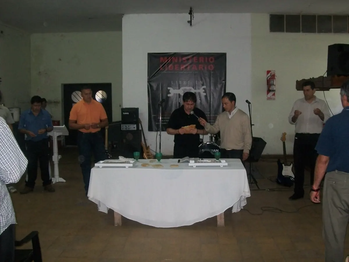 Pastores parten el pan