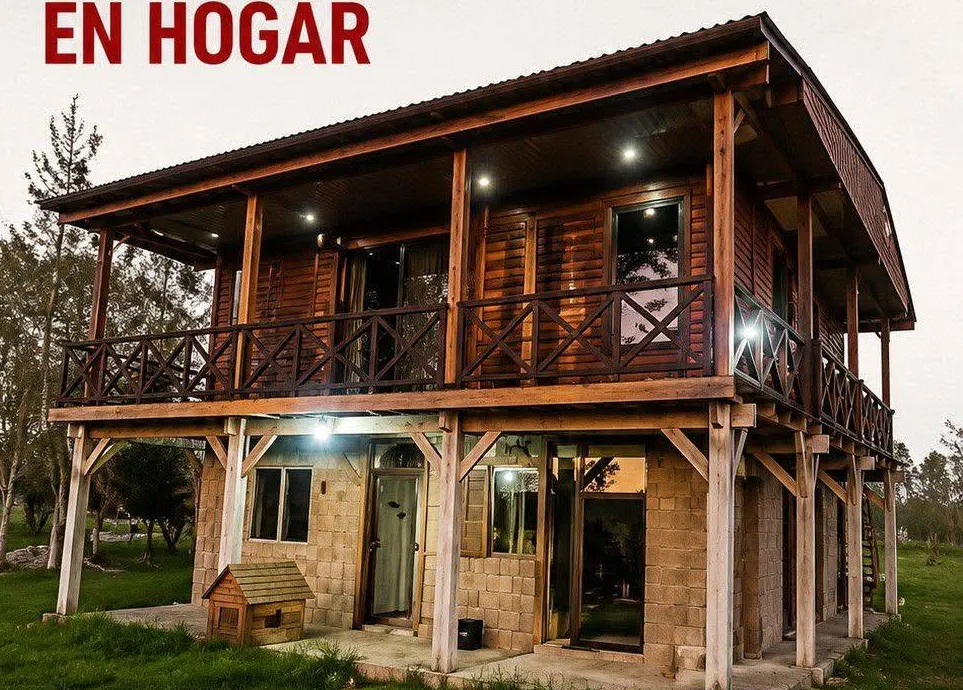 Casa de dos plantas en madera y bloque