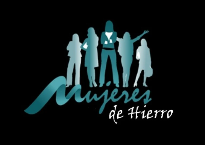 Logo de Mujeres de Hierro: siluetas de mujeres sobre el nombre del ministerio