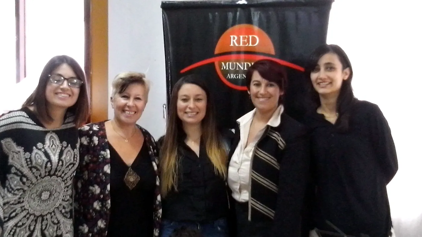 Equipo de mujeres en un encuentro de Red Mundial