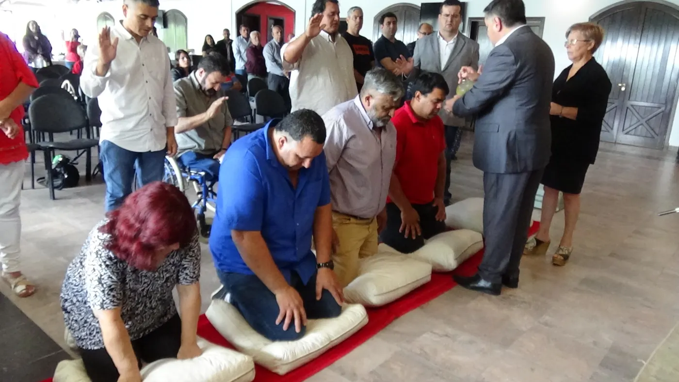 Unción y oración por los pastores y líderes